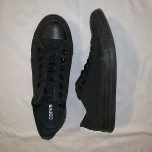 Low top black converse